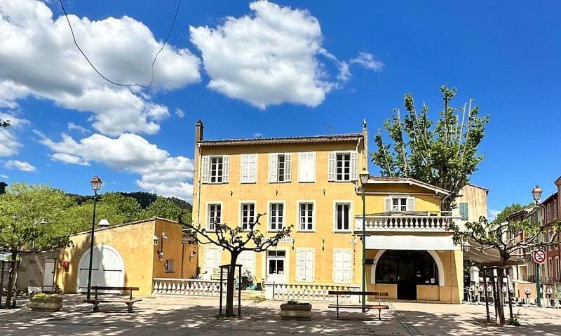 Hotel De La Loube La Roquebrussanne Eksteriør bilde