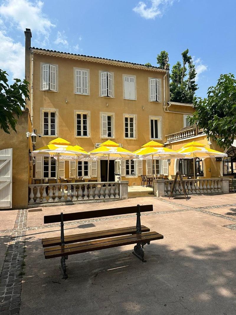 Hotel De La Loube La Roquebrussanne Eksteriør bilde