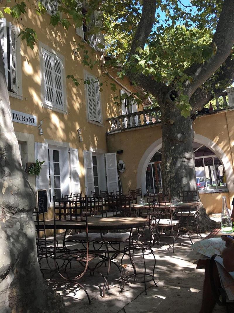 Hotel De La Loube La Roquebrussanne Eksteriør bilde