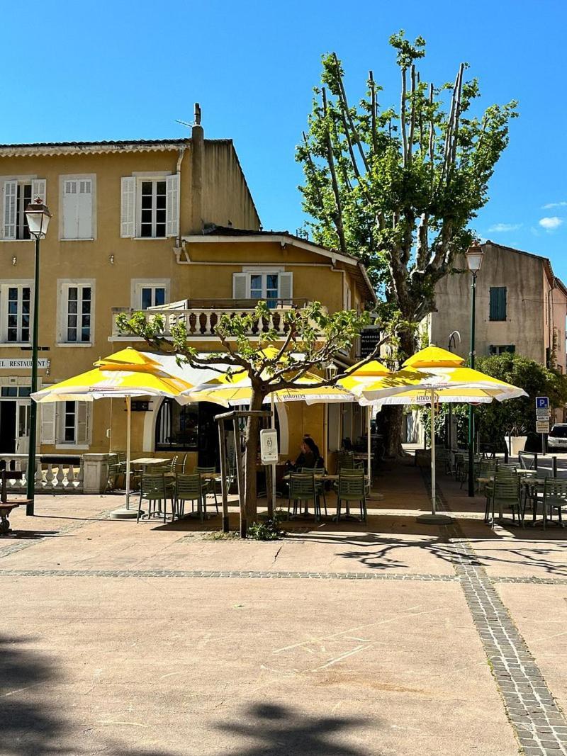 Hotel De La Loube La Roquebrussanne Eksteriør bilde